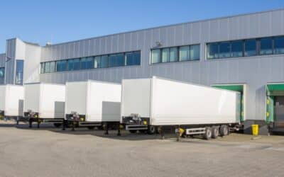 Key Differences Between Leasing and Buying Storage Trailers